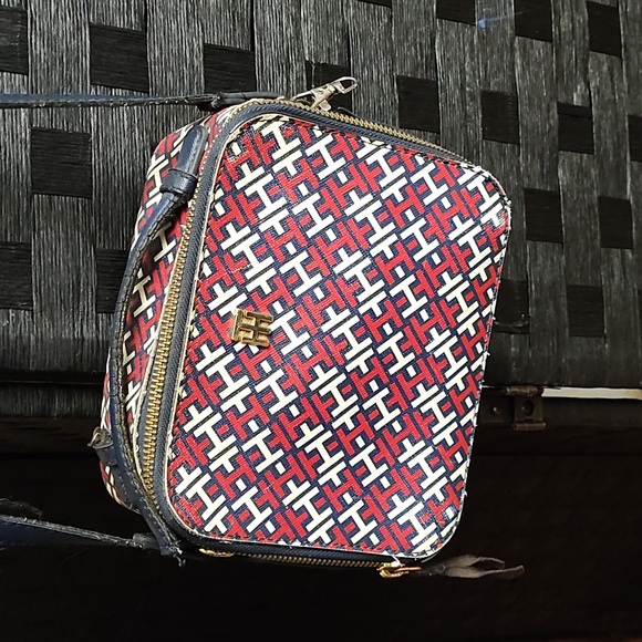 Tommy Hilfiger purse - Picture 1 of 4